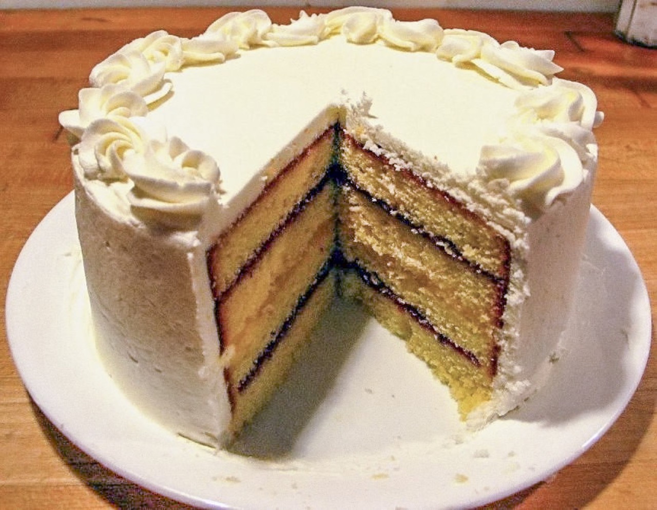 Cake, frosting, and bakery slices