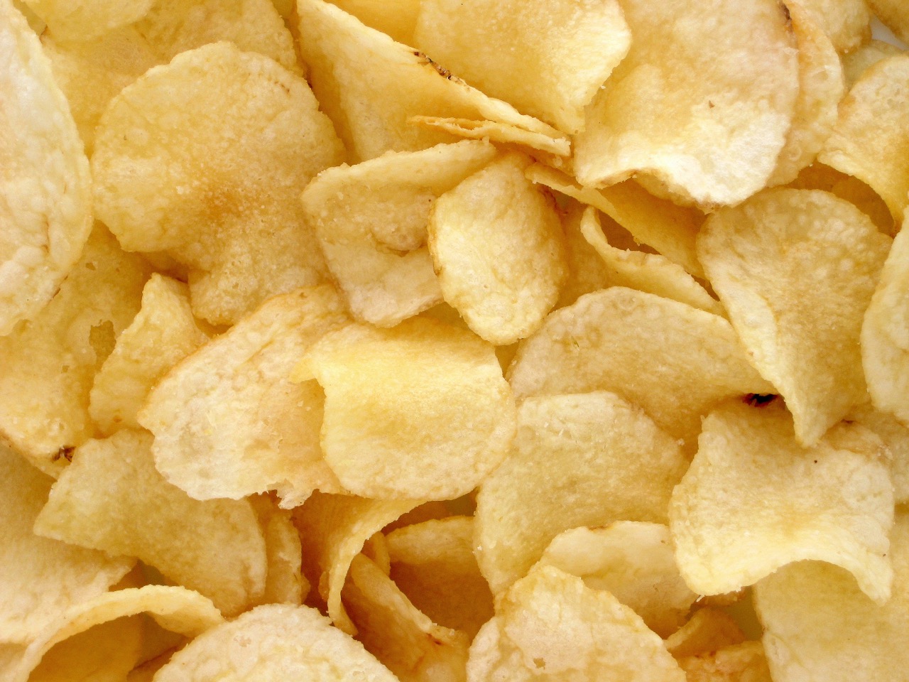 Potato chips and similar salty crisps
