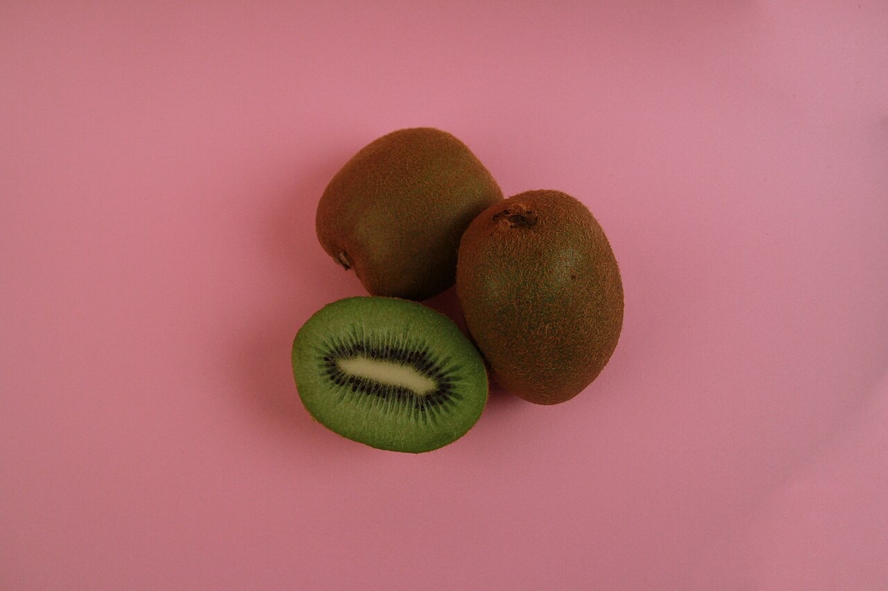 Ripe kiwi slices without skin