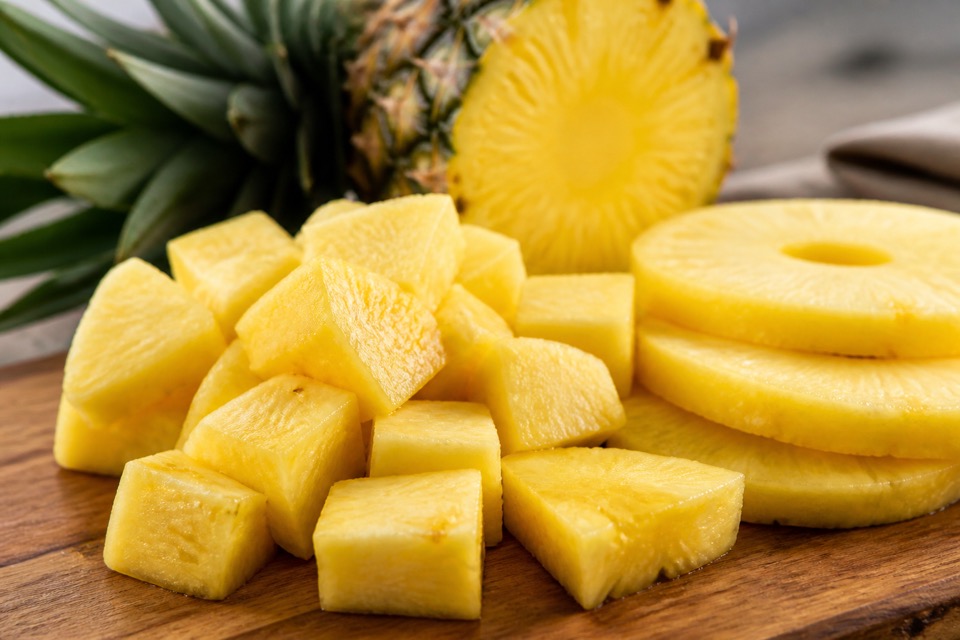 Fresh pineapple chunks without the core