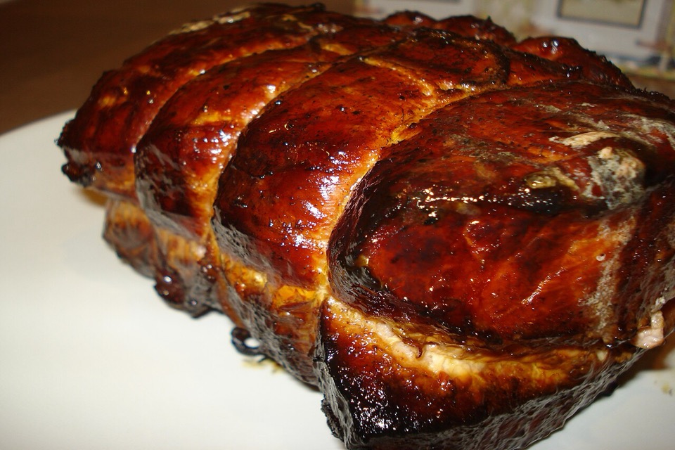 Plain cooked pork pieces