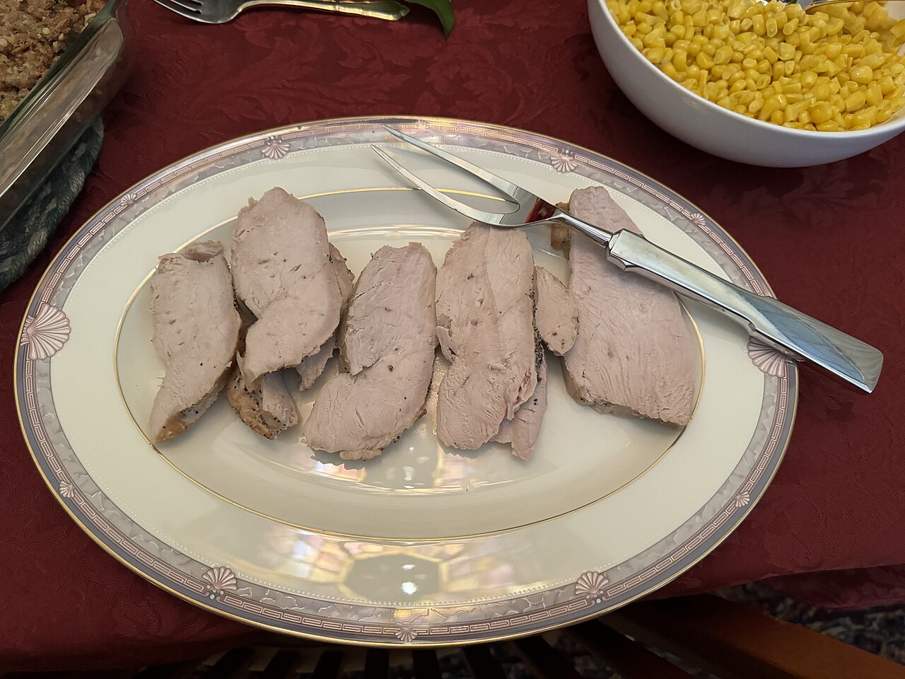 Plain cooked turkey pieces